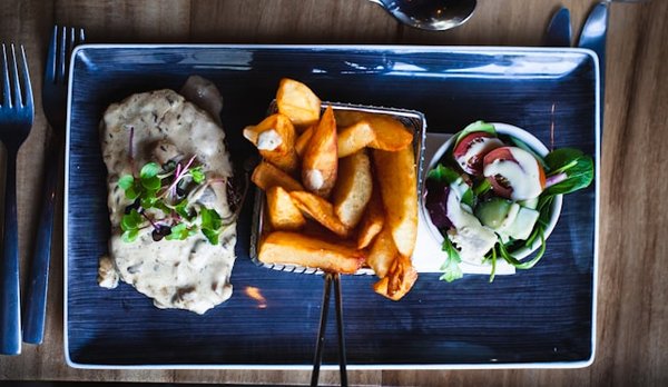 How to select a canister set that seals tightly to keep ingredients fresh?